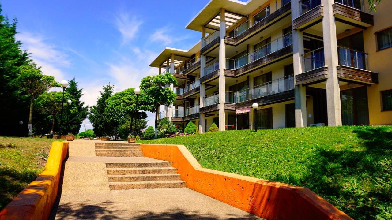 Морски апартаменти Джулая Морнинг - Sea View Apartments July Morning Каварна Екстериор снимка