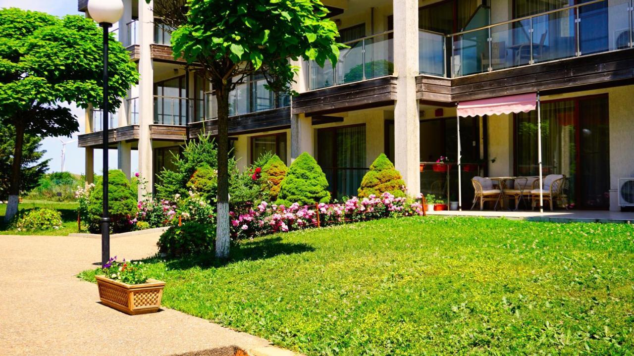 Морски апартаменти Джулая Морнинг - Sea View Apartments July Morning Каварна Екстериор снимка