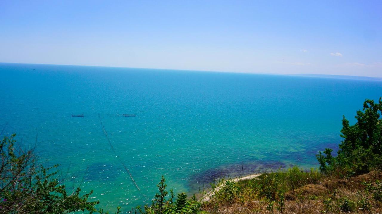 Морски апартаменти Джулая Морнинг - Sea View Apartments July Morning Каварна Екстериор снимка