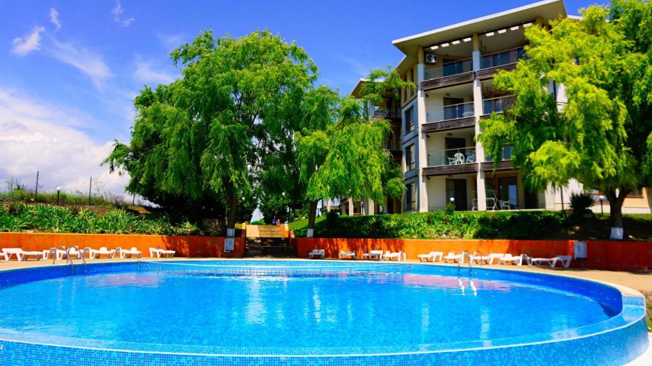 Морски апартаменти Джулая Морнинг - Sea View Apartments July Morning Каварна Екстериор снимка