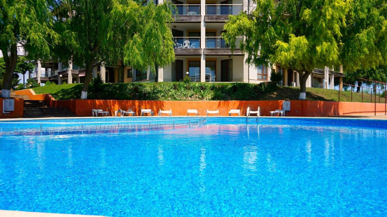 Морски апартаменти Джулая Морнинг - Sea View Apartments July Morning Каварна Екстериор снимка