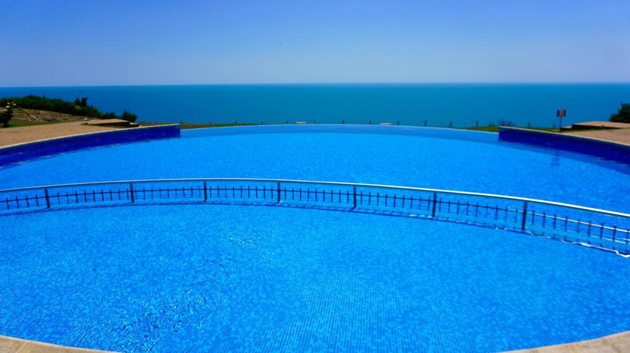 Морски апартаменти Джулая Морнинг - Sea View Apartments July Morning Каварна Екстериор снимка