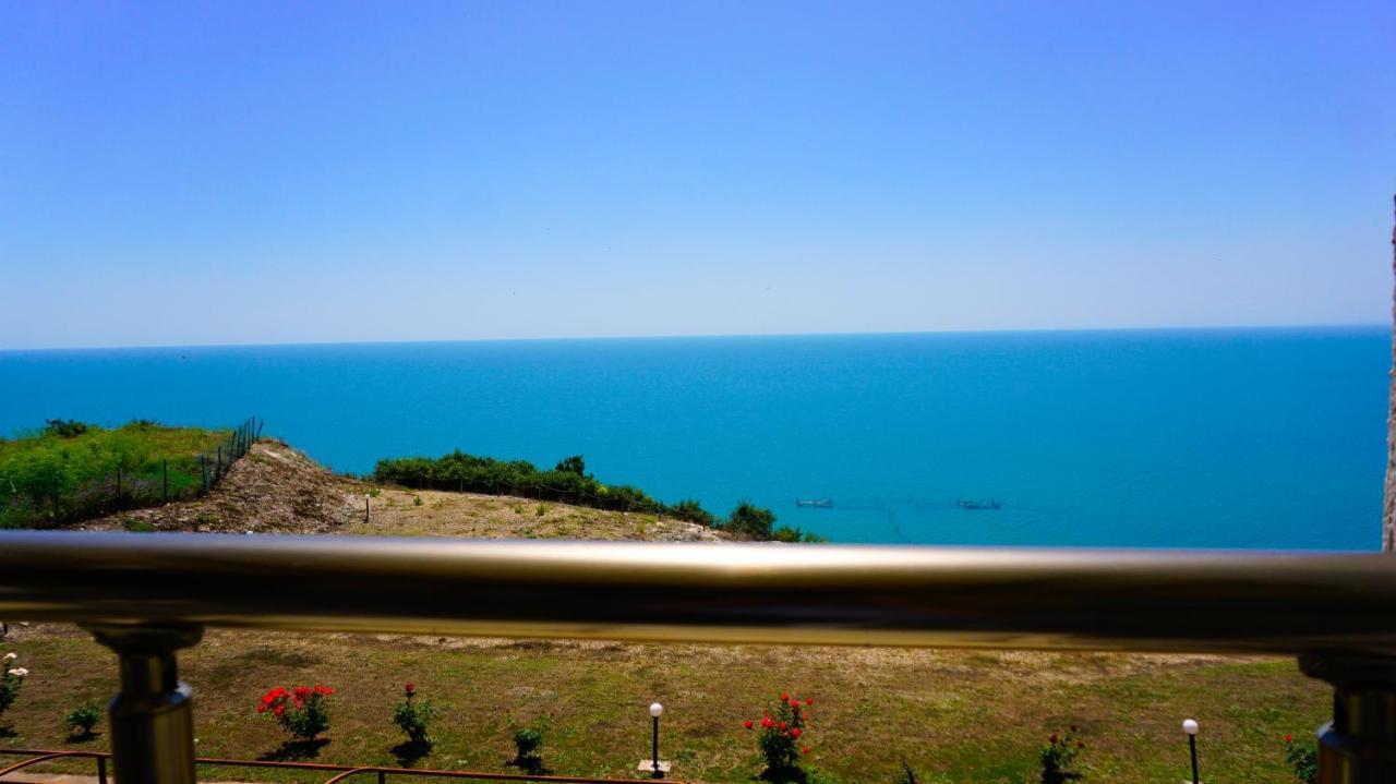 Морски апартаменти Джулая Морнинг - Sea View Apartments July Morning Каварна Екстериор снимка