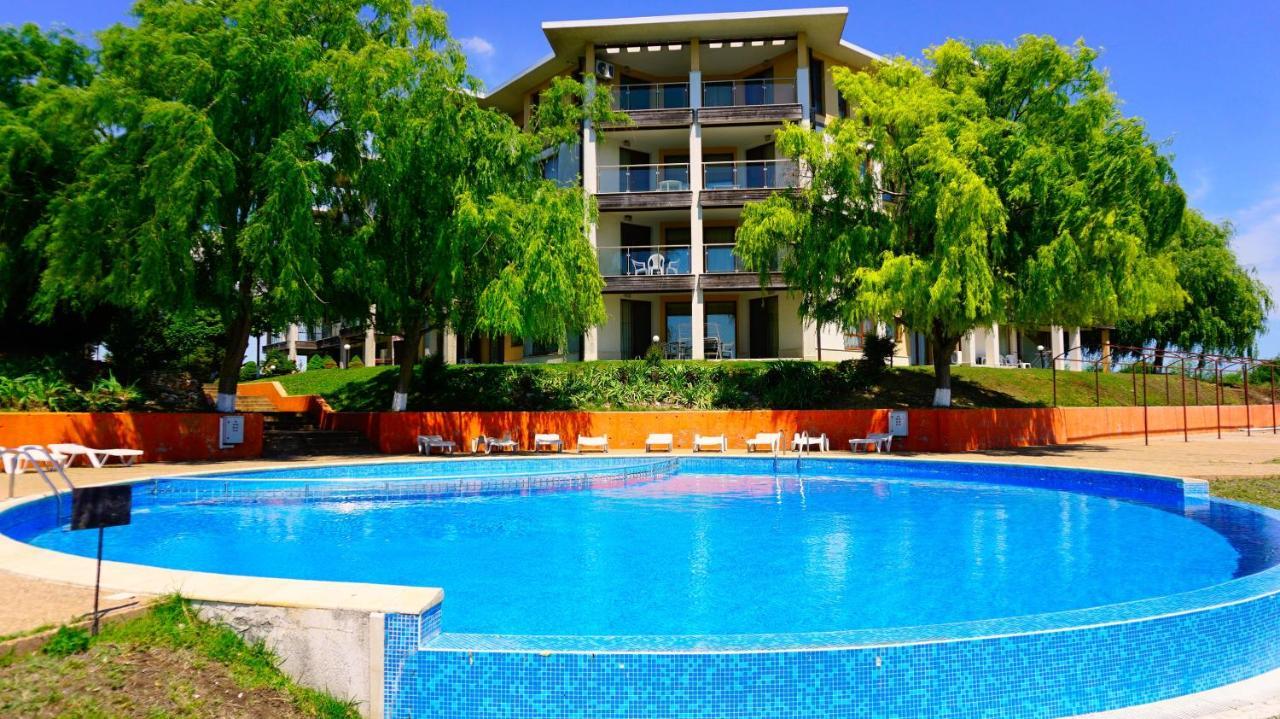 Морски апартаменти Джулая Морнинг - Sea View Apartments July Morning Каварна Екстериор снимка