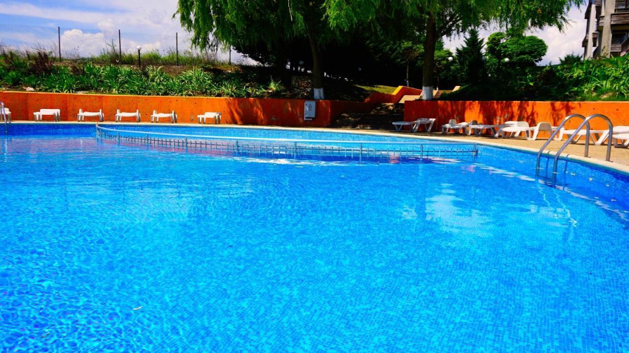Морски апартаменти Джулая Морнинг - Sea View Apartments July Morning Каварна Екстериор снимка