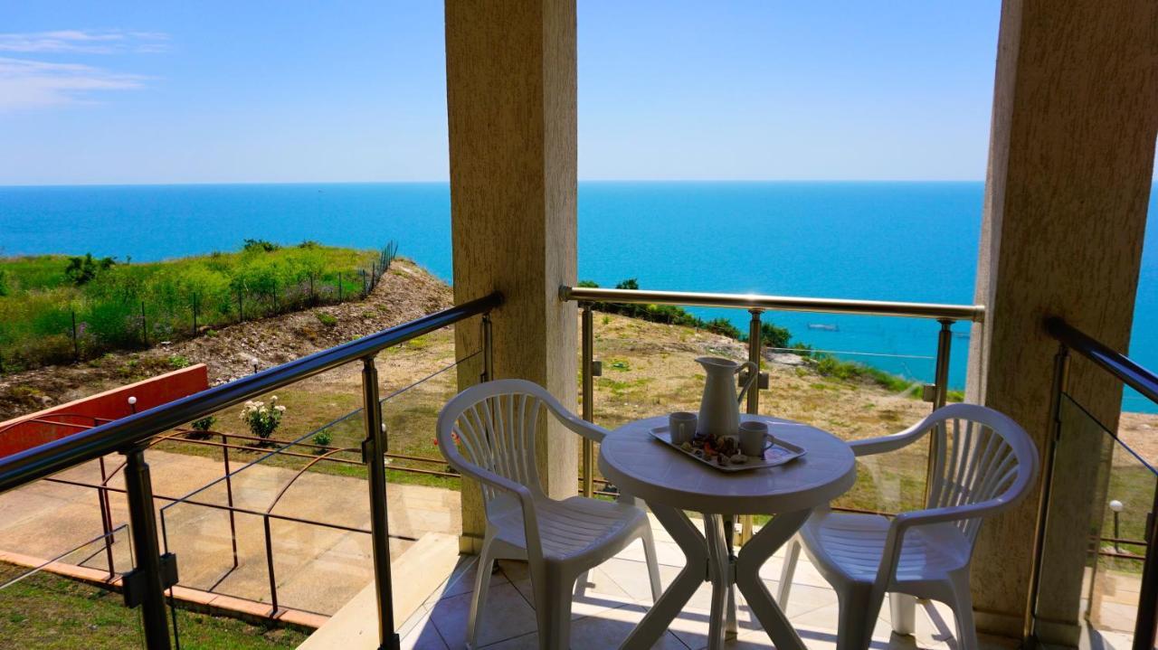 Морски апартаменти Джулая Морнинг - Sea View Apartments July Morning Каварна Екстериор снимка