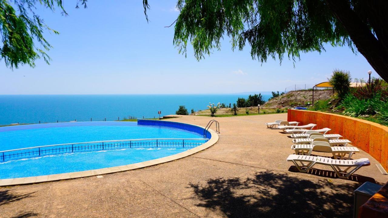 Морски апартаменти Джулая Морнинг - Sea View Apartments July Morning Каварна Екстериор снимка