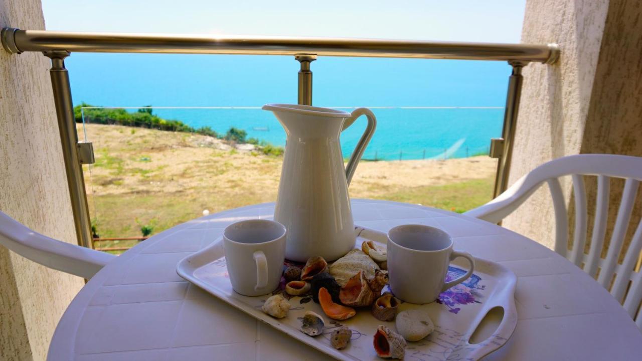 Морски апартаменти Джулая Морнинг - Sea View Apartments July Morning Каварна Екстериор снимка