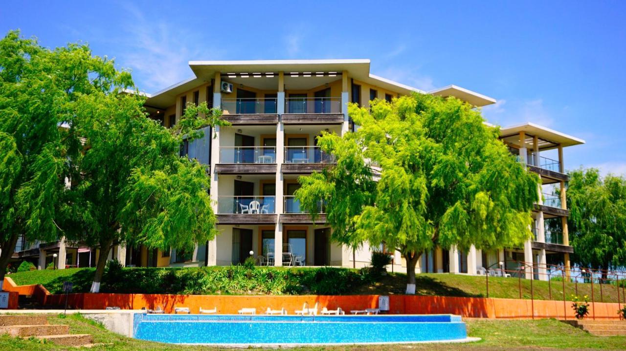 Морски апартаменти Джулая Морнинг - Sea View Apartments July Morning Каварна Екстериор снимка