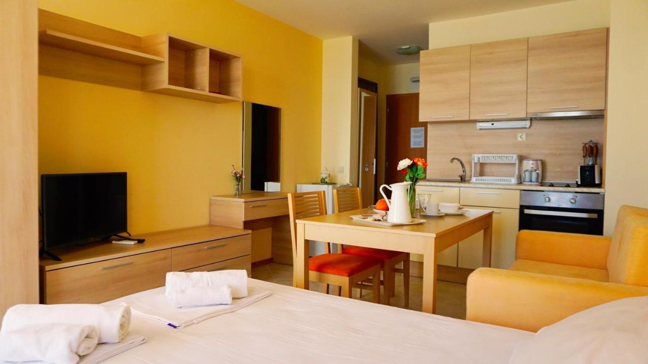 Морски апартаменти Джулая Морнинг - Sea View Apartments July Morning Каварна Екстериор снимка