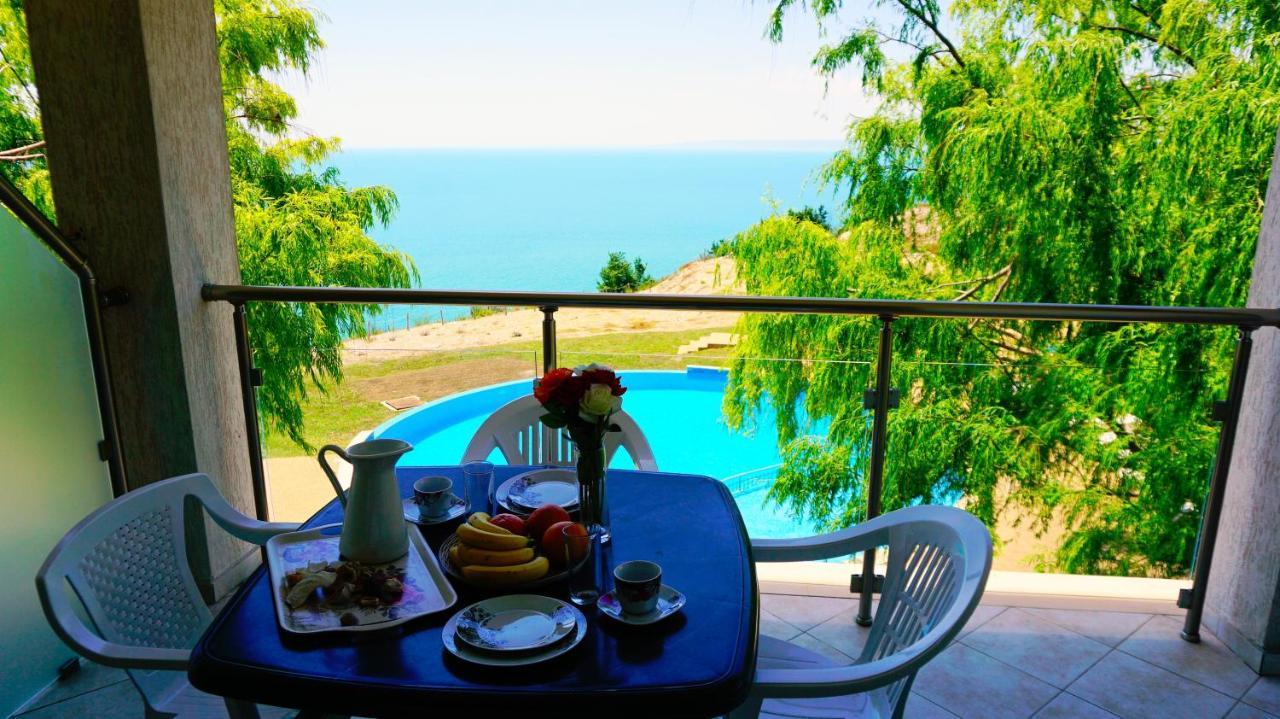 Морски апартаменти Джулая Морнинг - Sea View Apartments July Morning Каварна Екстериор снимка