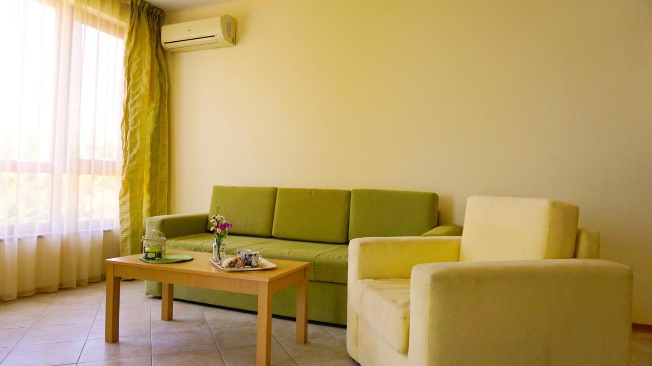 Морски апартаменти Джулая Морнинг - Sea View Apartments July Morning Каварна Екстериор снимка