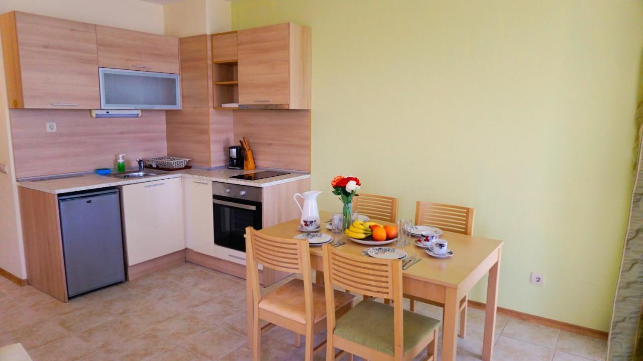 Морски апартаменти Джулая Морнинг - Sea View Apartments July Morning Каварна Екстериор снимка