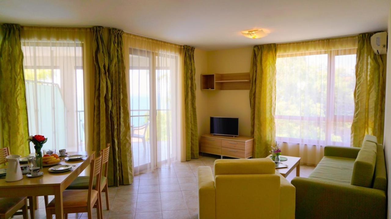 Морски апартаменти Джулая Морнинг - Sea View Apartments July Morning Каварна Екстериор снимка