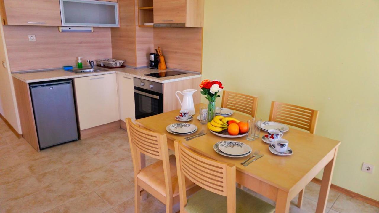 Морски апартаменти Джулая Морнинг - Sea View Apartments July Morning Каварна Екстериор снимка
