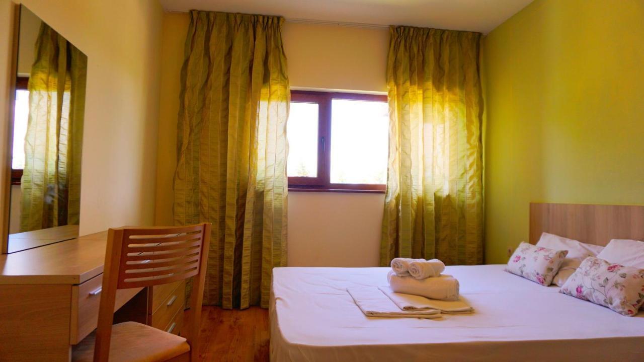 Морски апартаменти Джулая Морнинг - Sea View Apartments July Morning Каварна Екстериор снимка