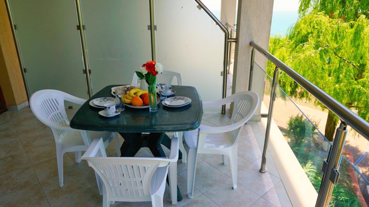 Морски апартаменти Джулая Морнинг - Sea View Apartments July Morning Каварна Екстериор снимка