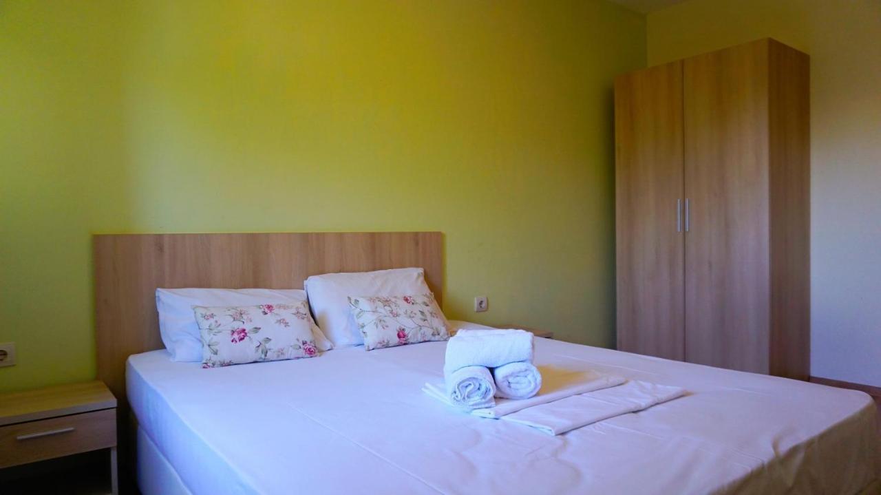 Морски апартаменти Джулая Морнинг - Sea View Apartments July Morning Каварна Екстериор снимка