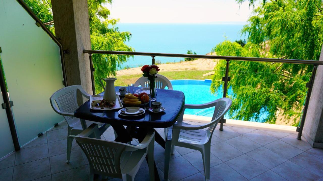 Морски апартаменти Джулая Морнинг - Sea View Apartments July Morning Каварна Екстериор снимка