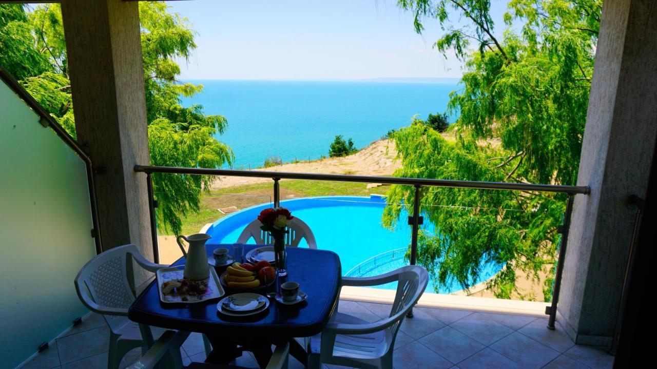 Морски апартаменти Джулая Морнинг - Sea View Apartments July Morning Каварна Екстериор снимка
