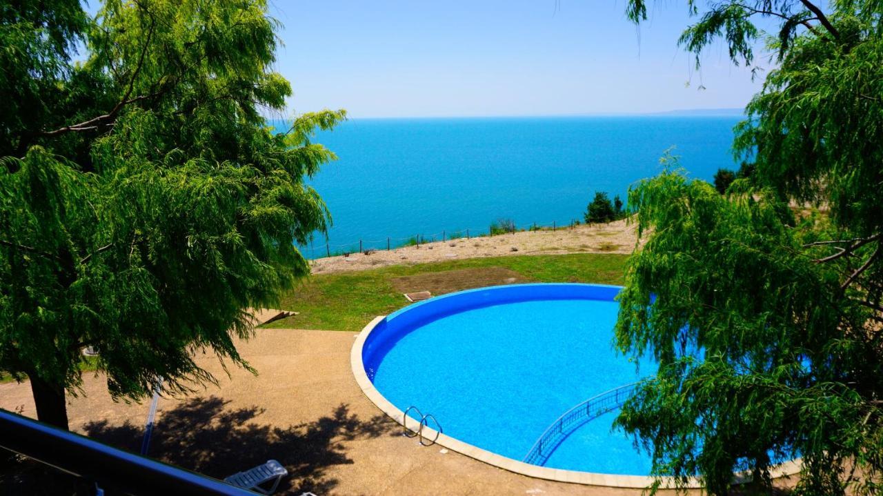 Морски апартаменти Джулая Морнинг - Sea View Apartments July Morning Каварна Екстериор снимка