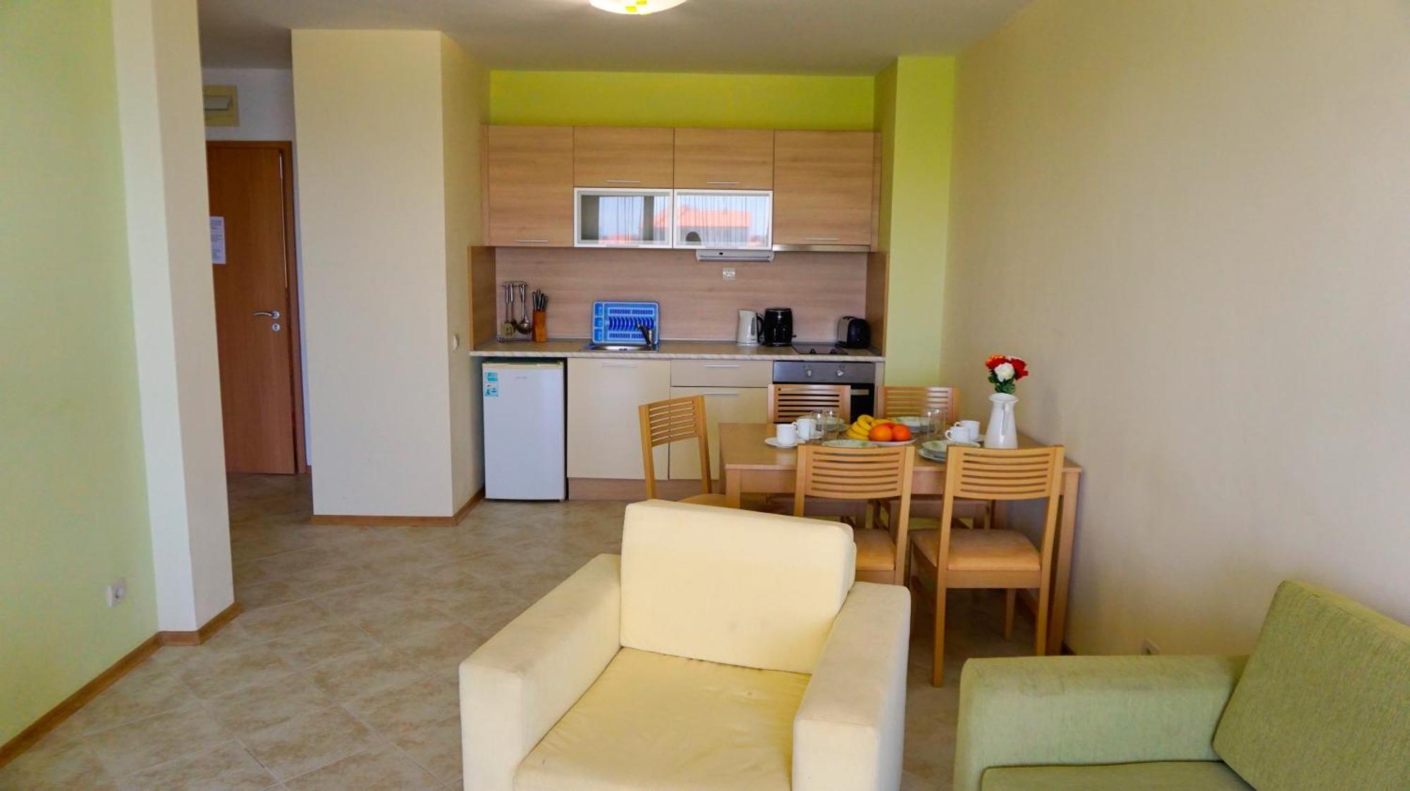 Морски апартаменти Джулая Морнинг - Sea View Apartments July Morning Каварна Стая снимка